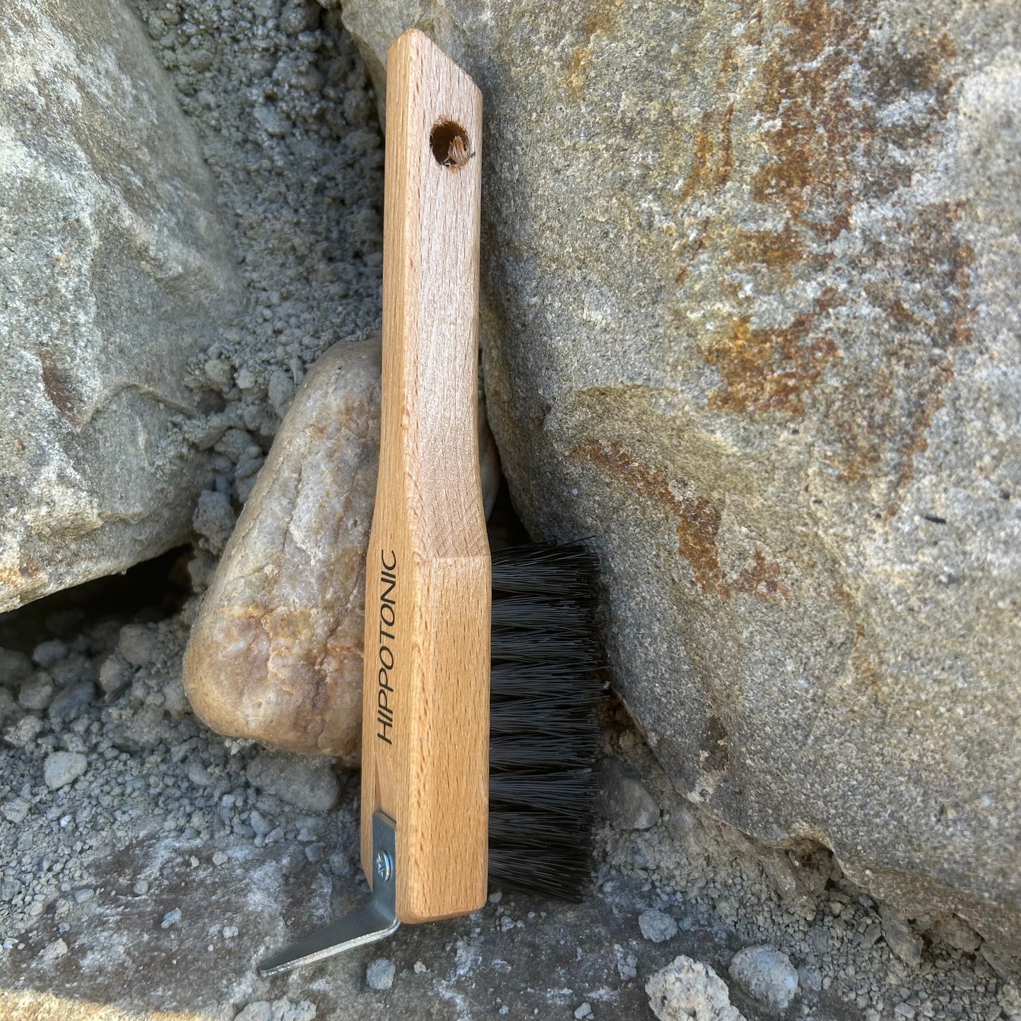 Cure-pied/brosse à sabots Hippo-Tonic