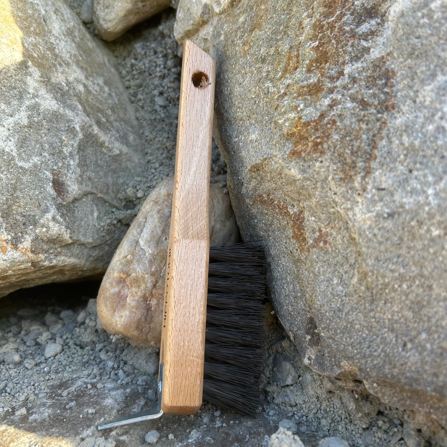 Cure-pied/brosse à sabots Hippo-Tonic