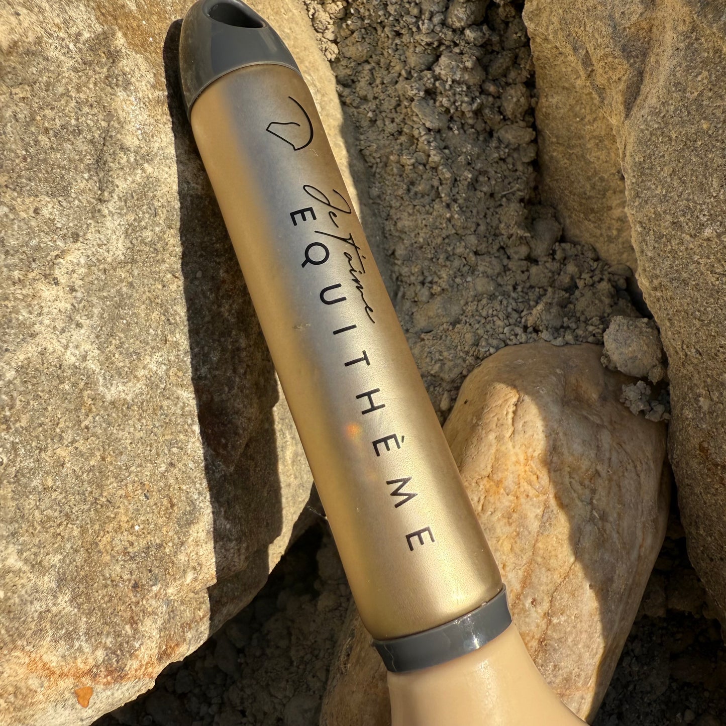 Brosse à crins Je t'aime EQUITHÈME amande